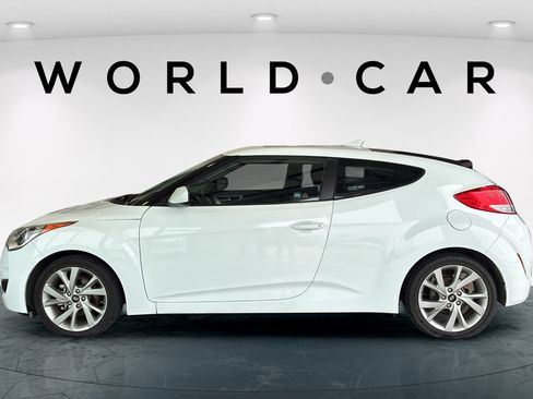 Used 2016 Hyundai Veloster FWD image 6