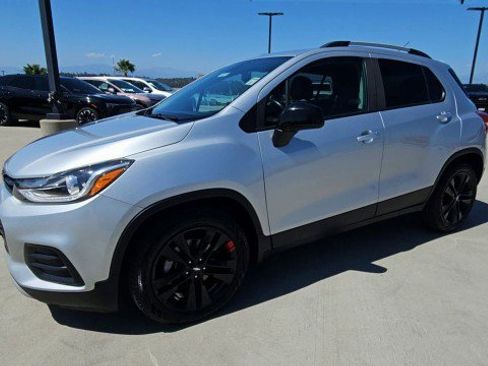 Used 2022 Chevrolet Trax LT w/ Redline Edition FWD image 4