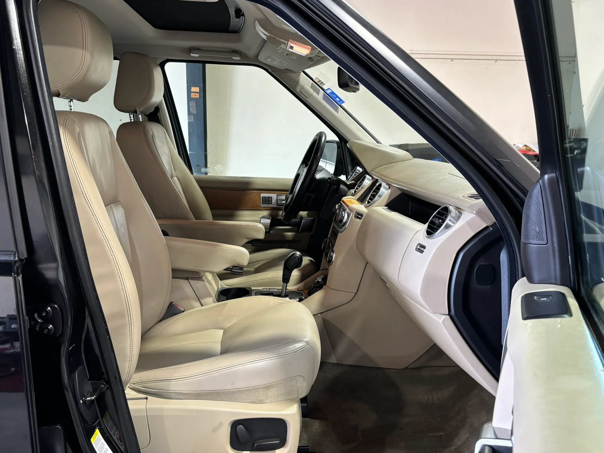 Used 2011 Land Rover LR4 HSE LUX AWD/4WD image 18