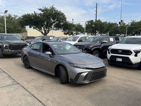 Certified 2025 Toyota Camry SE FWD image 3