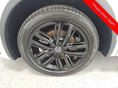 Used 2022 Volkswagen Tiguan SE R-Line image 9