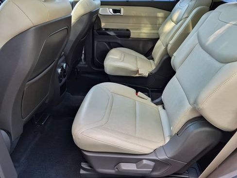Used 2020 Ford Explorer Platinum w/ Premium Technology Package AWD/4WD image 10