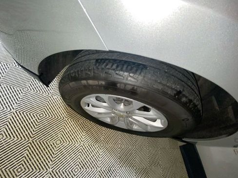 Used 2020 Chevrolet Equinox LT w/ Driver Convenience Package image 23