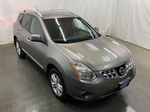 Used 2013 Nissan Rogue SV image 2