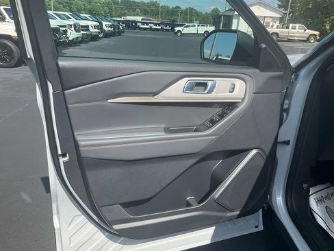 New 2026 Ford Explorer Active RWD image 17