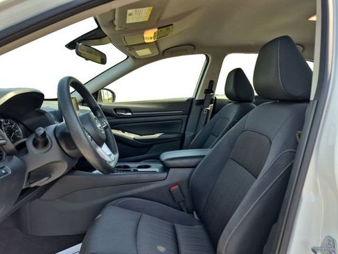 Used 2025 Nissan Altima 2.5 SV FWD image 11