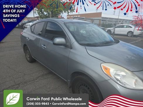 Used 2013 Nissan Versa SV FWD image 6