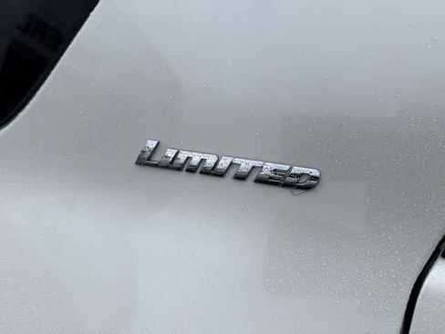 Used 2018 Toyota 4Runner Limited AWD/4WD image 3