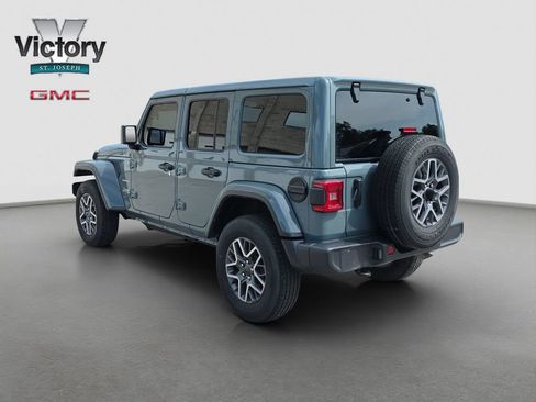 Used 2024 Jeep Wrangler Unlimited Sahara w/ Technology Group AWD/4WD image 15