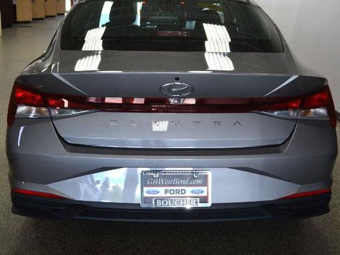 Used 2023 Hyundai Elantra SEL w/ Convenience Package FWD image 4