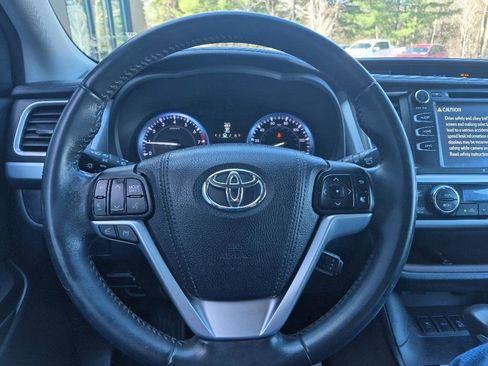 Used 2016 Toyota Highlander XLE AWD/4WD image 19