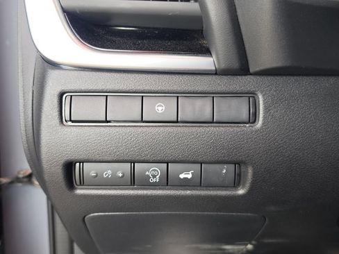 Used 2025 Nissan Rogue SV AWD/4WD image 33