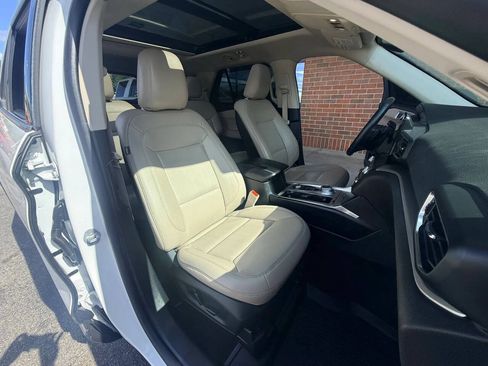 Used 2020 Ford Explorer XLT w/ Equipment Group 202A AWD/4WD image 18