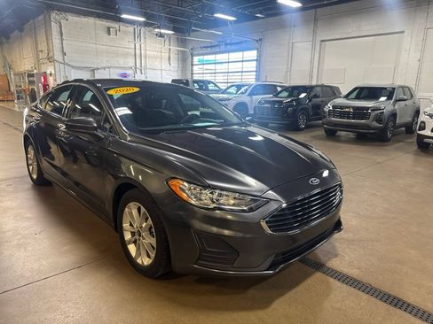 Used 2020 Ford Fusion SE FWD image 4