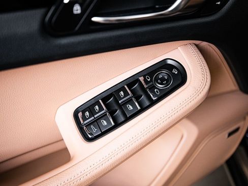 Certified 2026 Porsche Macan AWD/4WD image 22