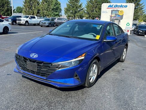 Used 2023 Hyundai Elantra SE FWD image 2