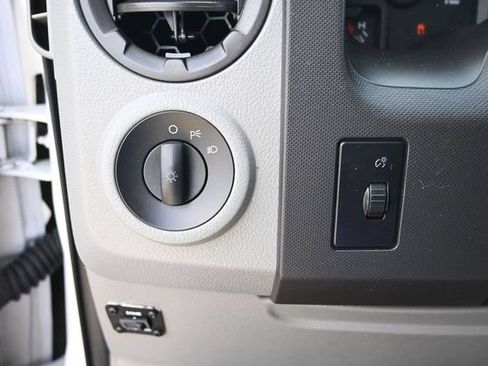 Used 2009 Ford E-150 and Econoline 150 Wagon RWD image 13