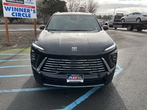 Used 2025 Buick Enclave Preferred image 8