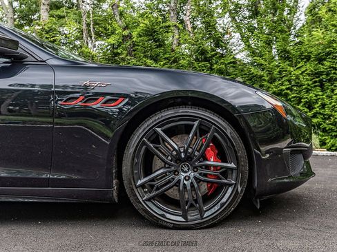 Used 2022 Maserati Quattroporte Trofeo RWD image 11