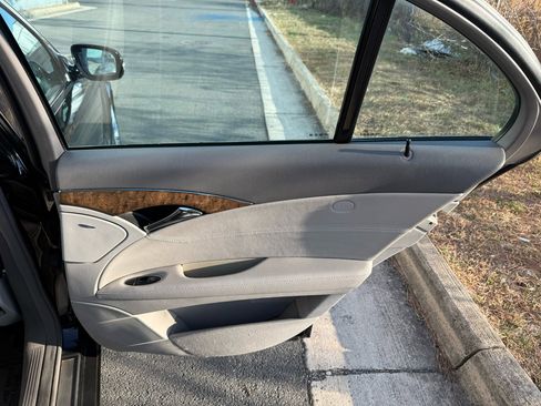 Used 2008 Mercedes-Benz E 350 4MATIC Sedan image 24