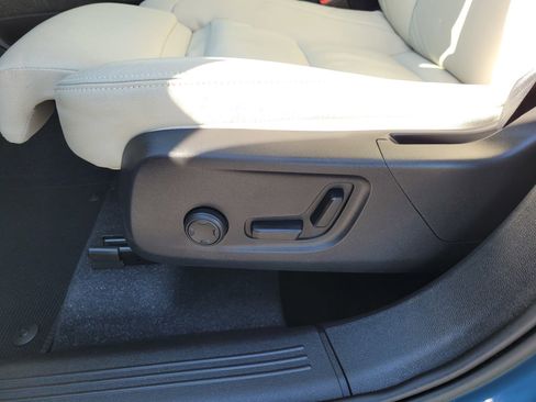 Certified 2023 Volvo XC40 B5 Plus w/ Driver Assist Package image 10