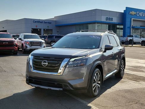 Used 2025 Nissan Pathfinder Platinum w/ Cargo Package image 2