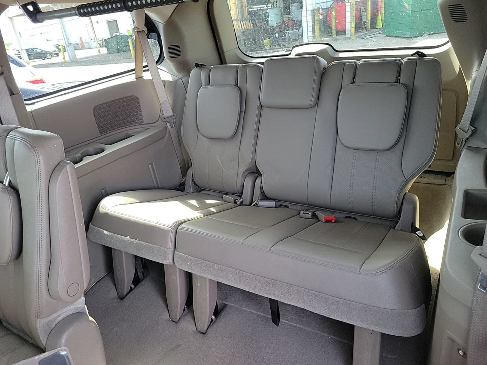 Used 2012 Chrysler Town & Country Touring w/ Entertainment Group #1 FWD image 10