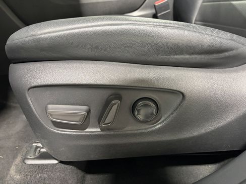Used 2022 Toyota Highlander XLE AWD/4WD image 14