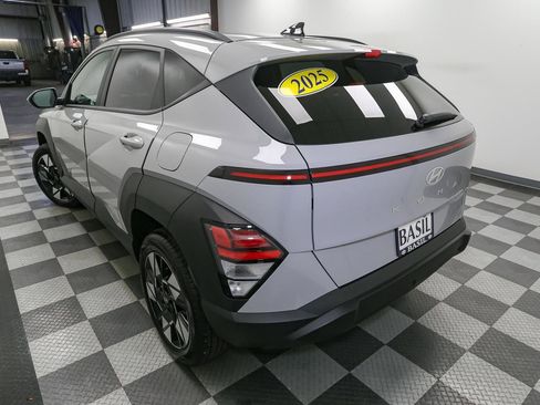 Used 2025 Hyundai Kona SEL AWD/4WD image 9