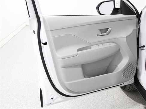 Certified 2025 Hyundai Kona SEL image 4