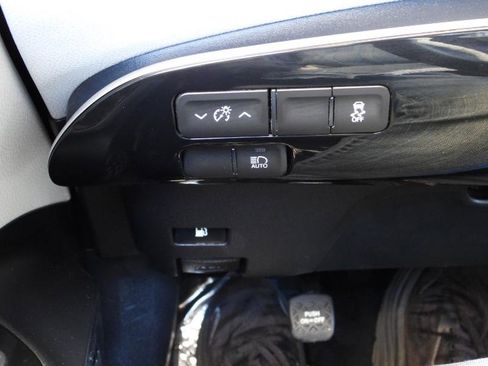 Used 2017 Toyota Prius Two image 70