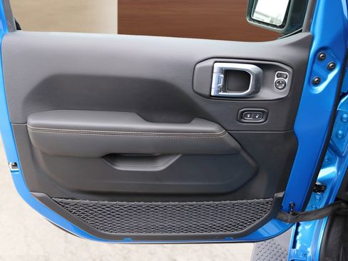 New 2026 Jeep Wrangler Unlimited Sahara AWD/4WD image 10