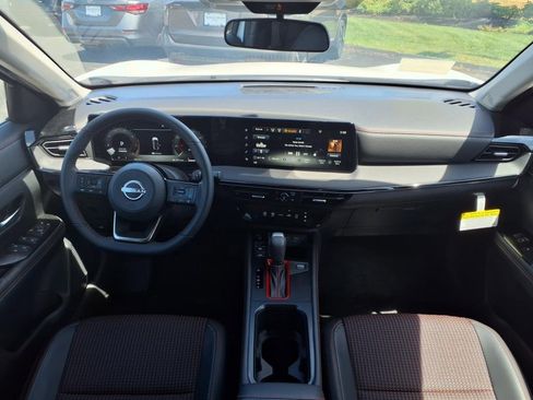New 2025 Nissan Kicks SR image 7