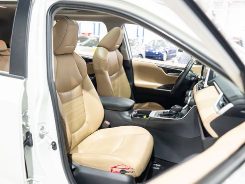 Used 2020 Toyota RAV4 Limited AWD/4WD image 17