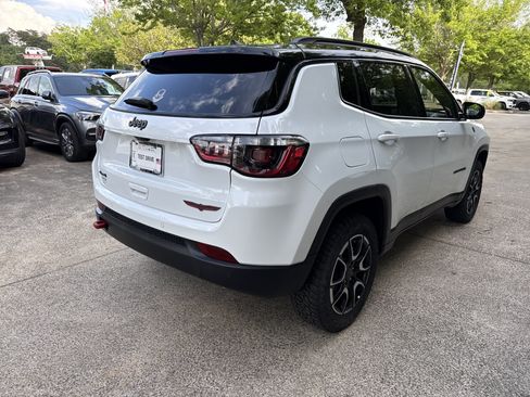 Used 2025 Jeep Compass Trailhawk AWD/4WD image 7