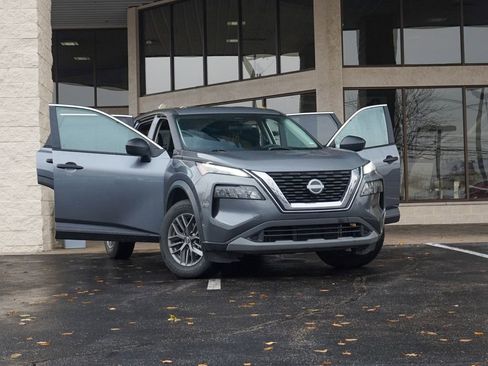 Used 2023 Nissan Rogue S image 11