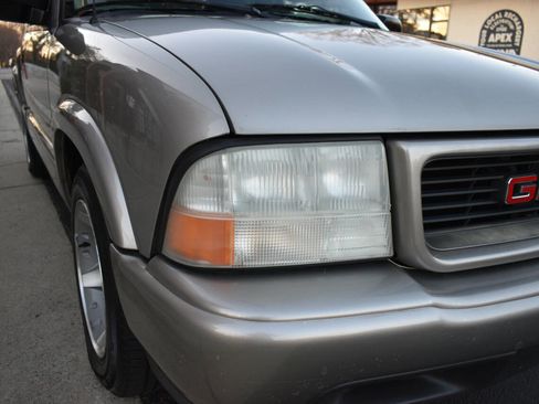 Used 2001 GMC Sonoma SLS w/ Hot Looks Pkg image 30