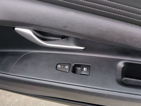 Used 2025 Hyundai Elantra SEL FWD image 34