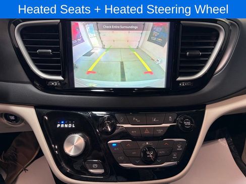 Used 2024 Chrysler Pacifica Touring-L FWD image 12