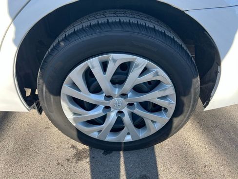 Used 2019 Toyota Corolla LE image 12