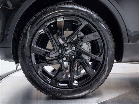 New 2025 Land Rover Discovery S image 11