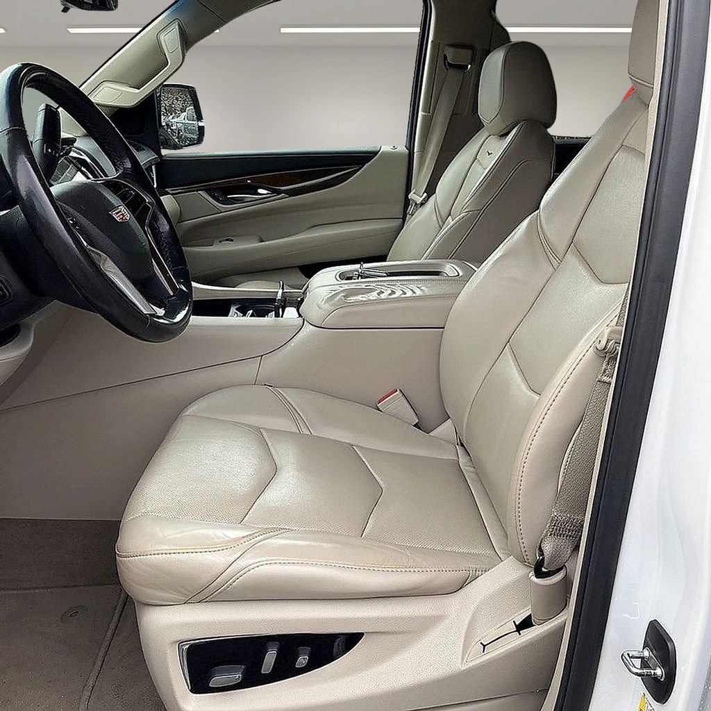Used 2018 Cadillac Escalade Luxury AWD/4WD image 3