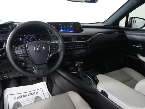 Used 2020 Lexus UX 250h w/ Premium Package image 18