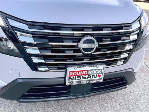 Certified 2025 Nissan Rogue SV image 28