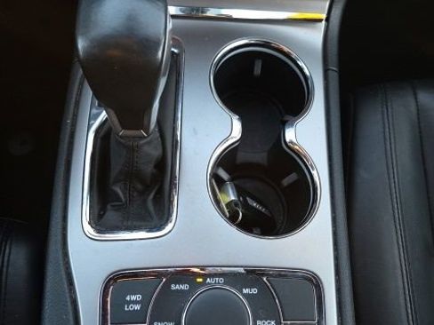 Used 2019 Jeep Grand Cherokee Limited image 19