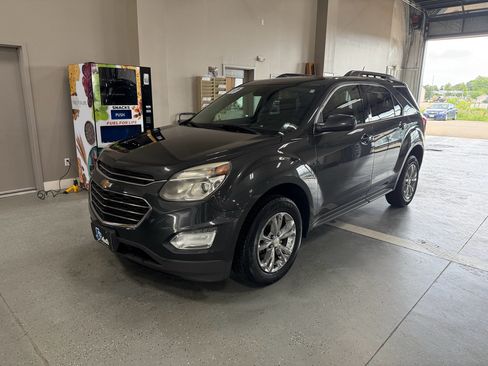 Used 2017 Chevrolet Equinox LT w/ Convenience Package AWD/4WD image 2