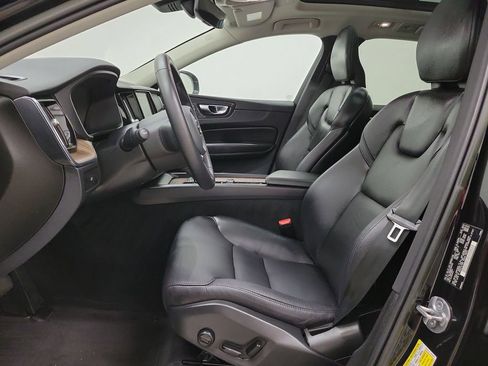 Certified 2023 Volvo XC60 B5 Plus w/ Climate Package image 18