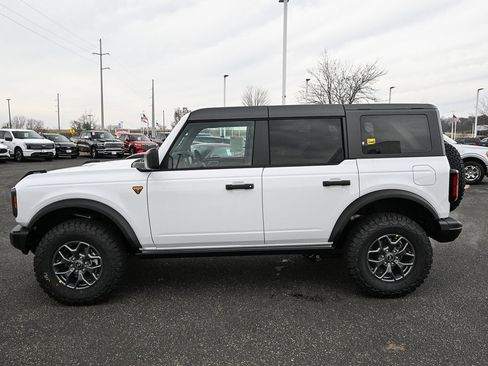 New 2025 Ford Bronco Badlands image 8