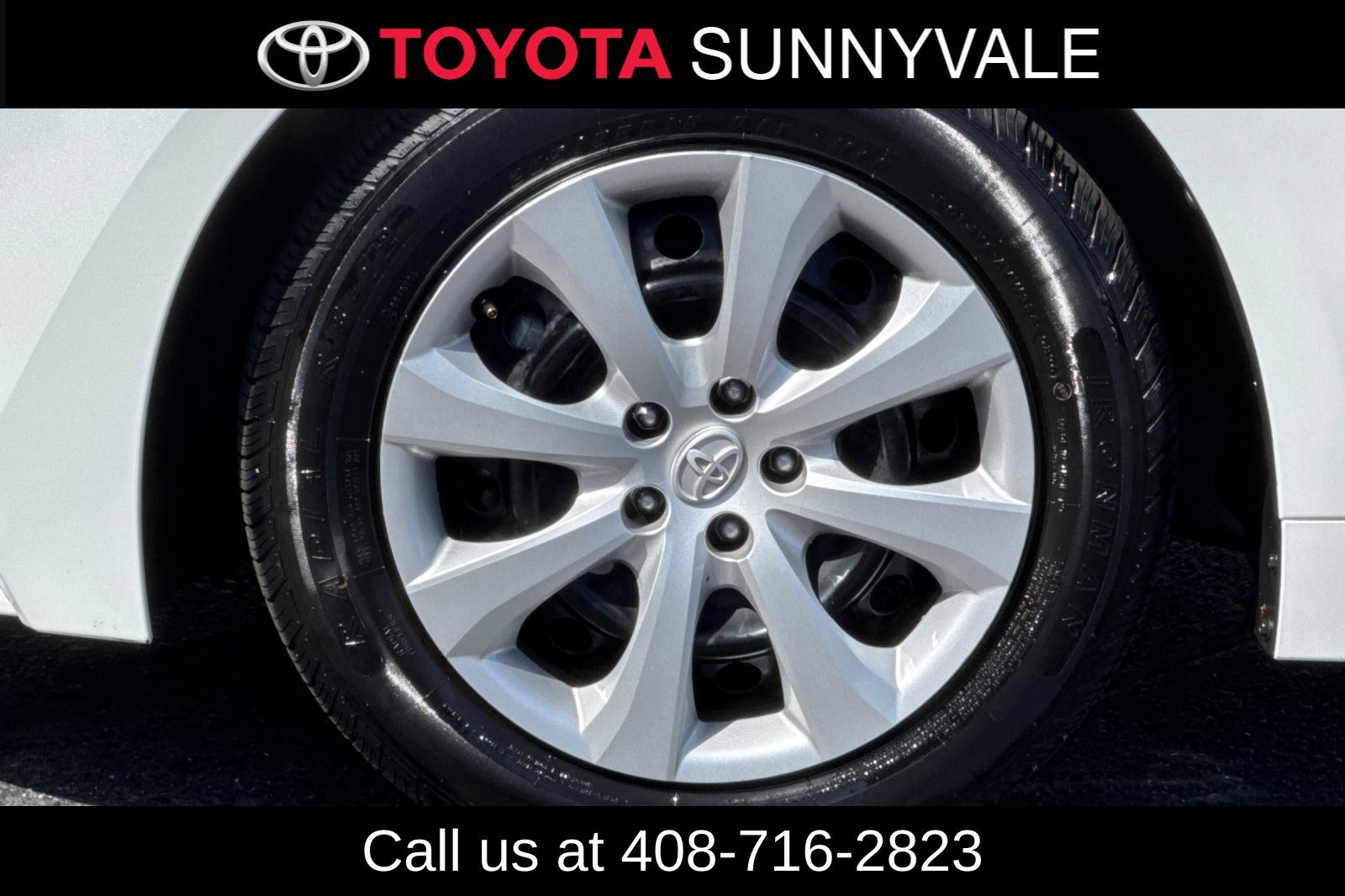 Used 2025 Toyota Corolla LE FWD image 12