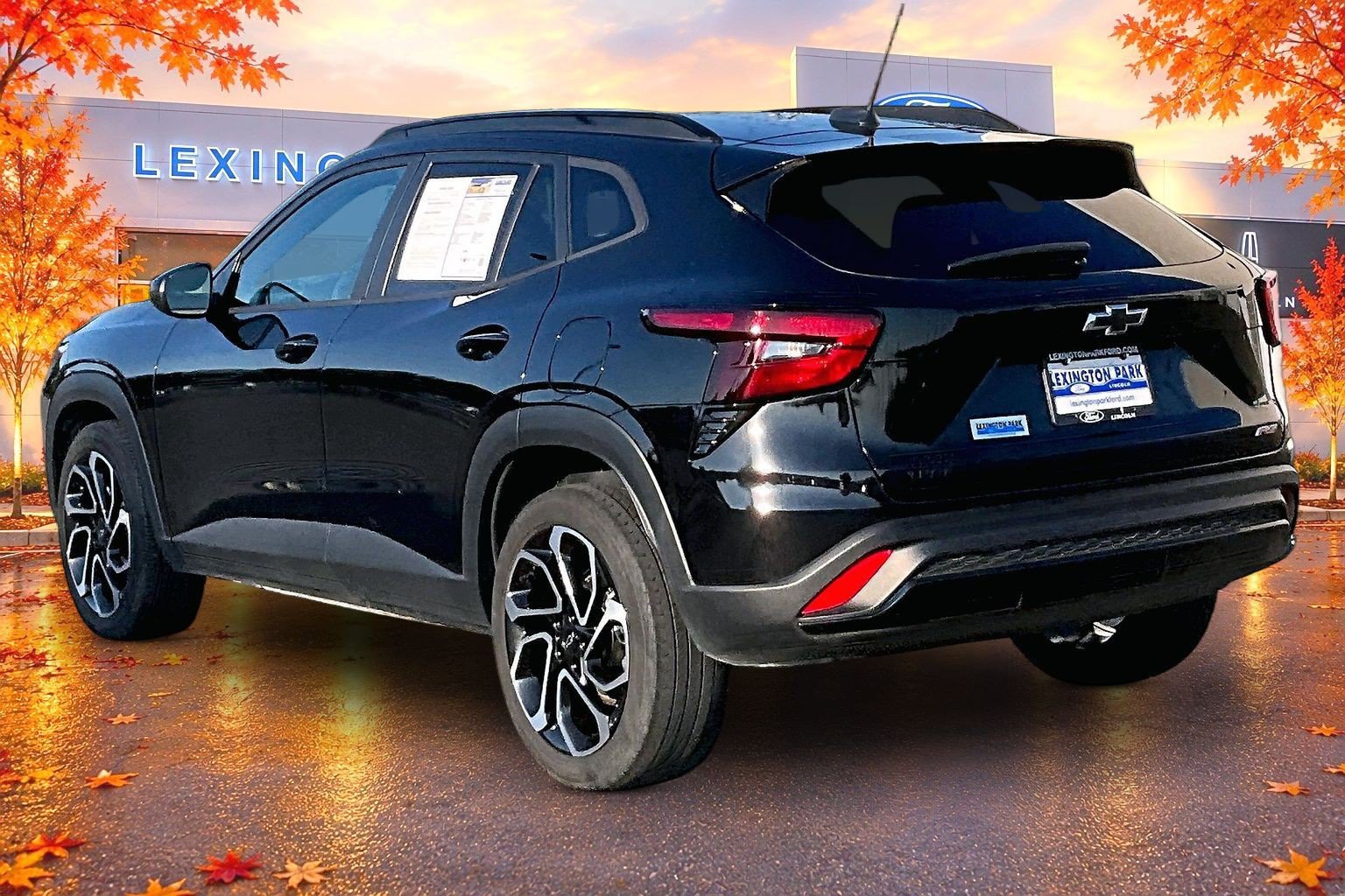 Used 2024 Chevrolet Trax RS w/ Sunroof Package FWD image 4